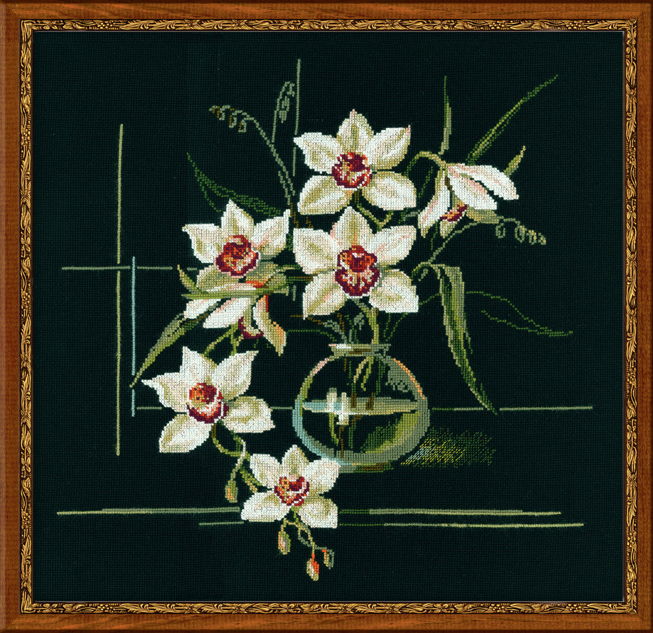 Белая орхидея 